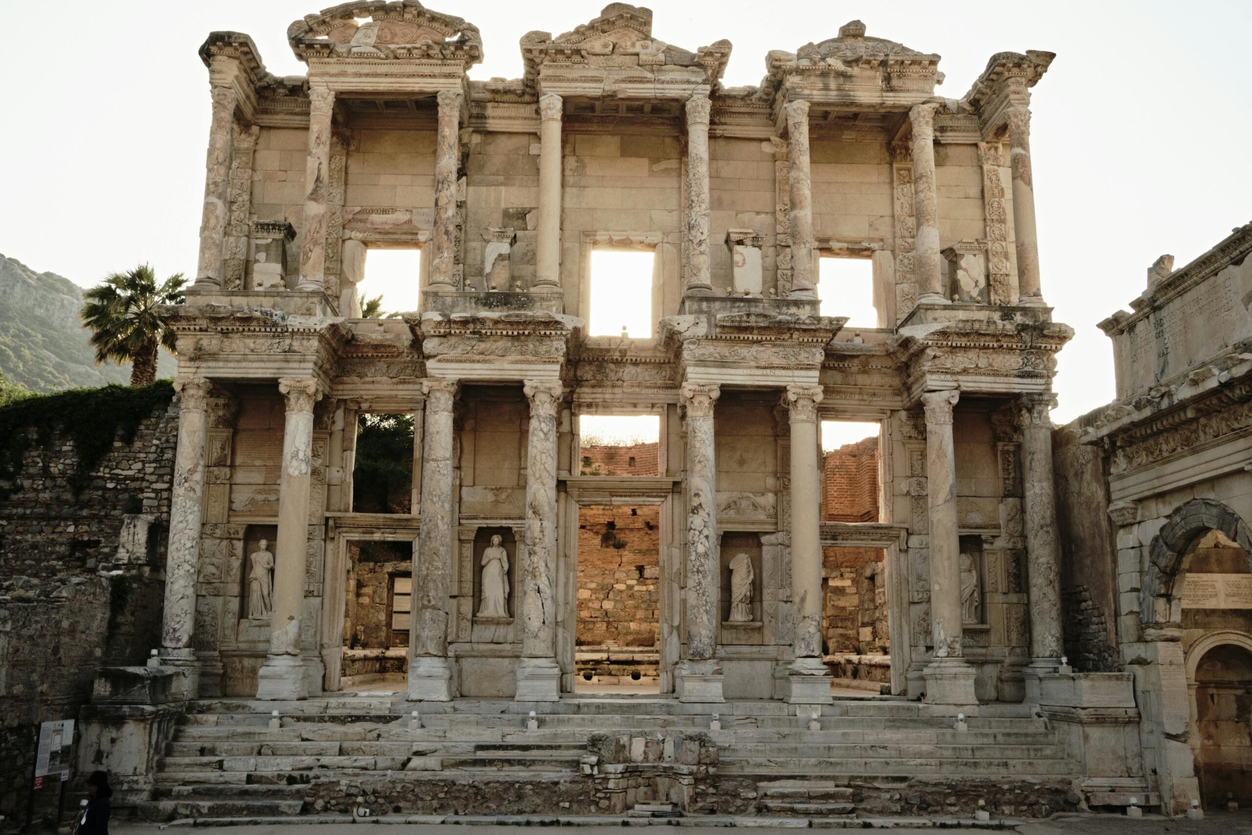 Explore the stunning Library of Celsus, a masterpiece of ancient architecture in Ephesus, Turkey.