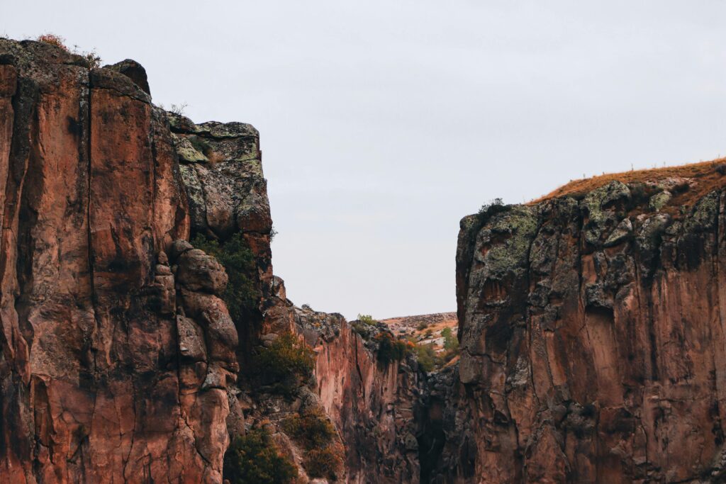 Explore the dramatic rock formations of Ihlara Canyon, Aksaray, Türkiye, a breathtaking natural wonder.